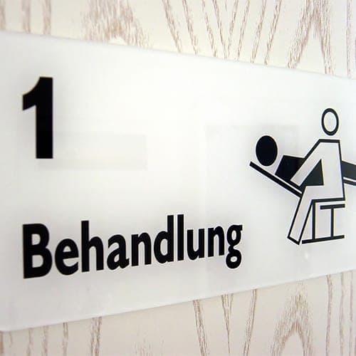 Überlassung von Praxisräumen durch Arzt an andere Ärzte = umsatzsteuerpflichtig, da weder ärztliche noch arztähnliche Leistung